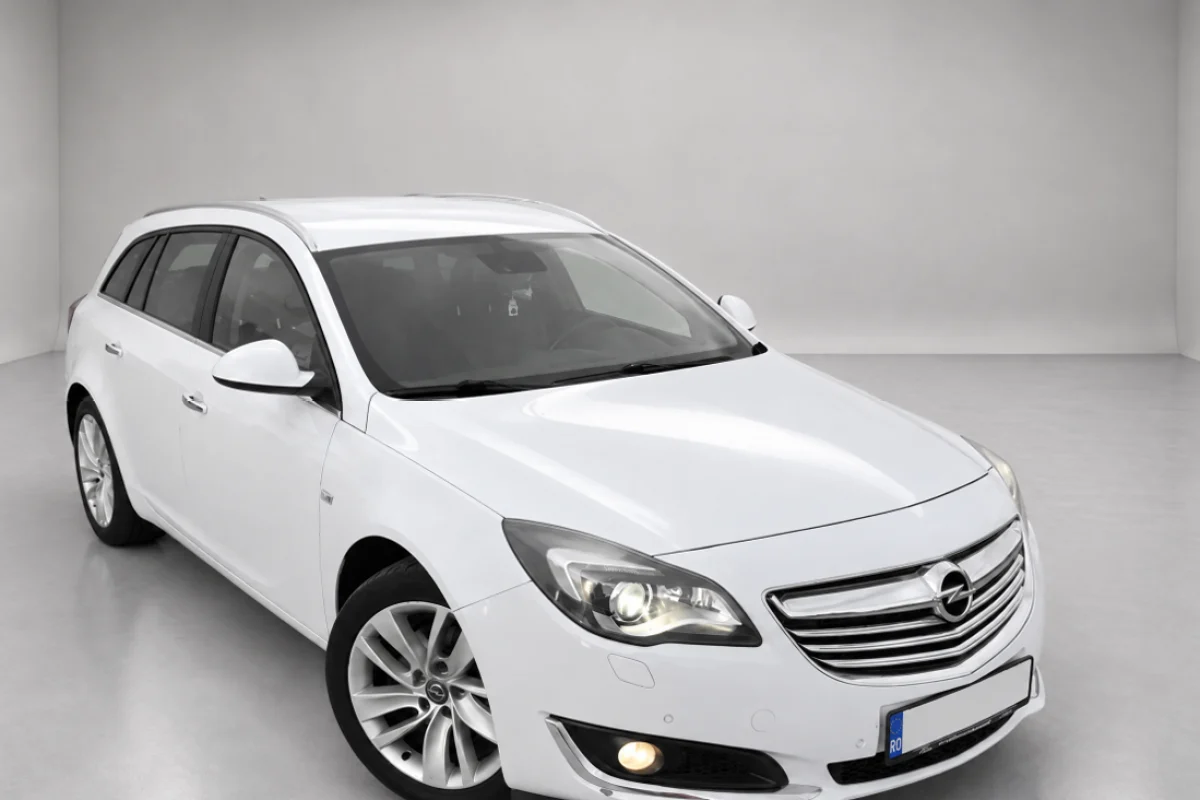 The same Opel Insignia 2014 rendered by AutoStudio in a studio room