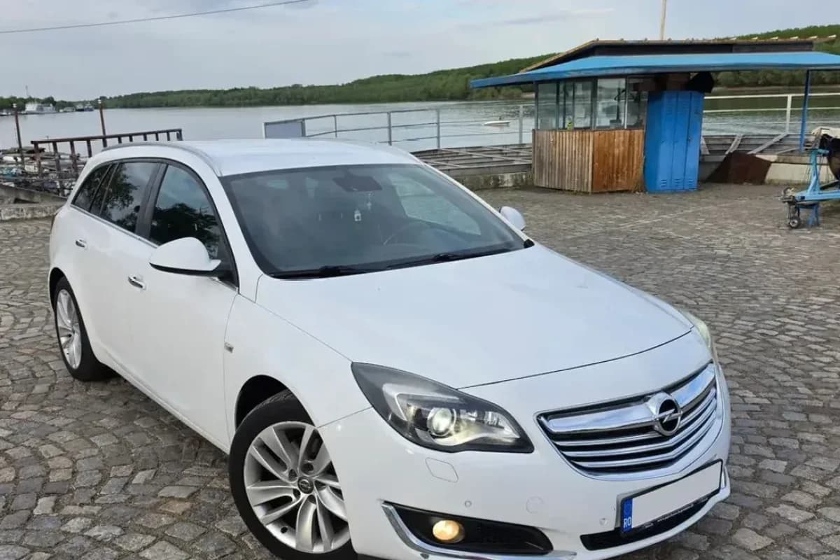 Opel Insignia 2014 as photographed for its listing
